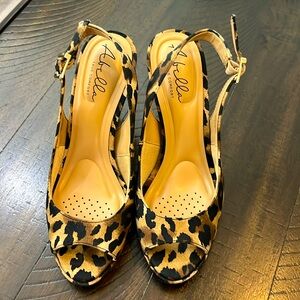 Abella
Women's Leopard and black patent Sealy Pump Size 7